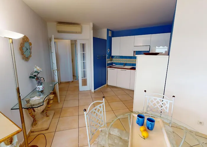 Superbe 2p Centre Avec Terrasse, Clim, Wi-fi - Fr-1-196-152 *