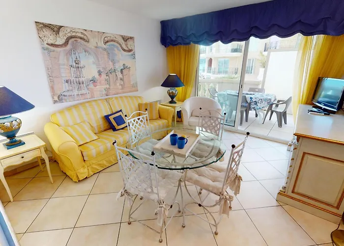 Superbe 2p Centre Avec Terrasse, Clim, Wi-fi - Fr-1-196-152 مينتون